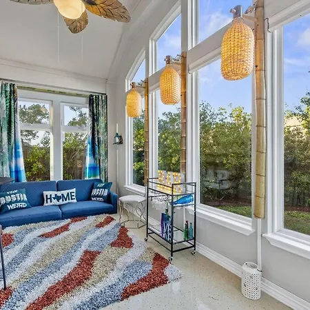 Sunny & Peaceful 3 Bd W/ Hot Tub! Villa